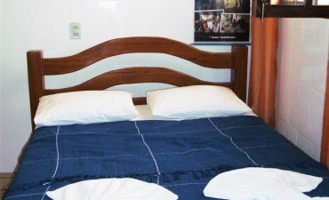Galeria: Fotos do quarto suíte clássica com ar  uma cama de casal e uma beliche